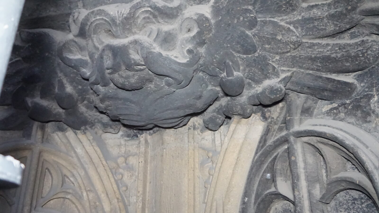 Fassade Mauerwerk mit Maskaron und Musterflächen · Rechte: Archiv der Dombauhütte St.Stephan