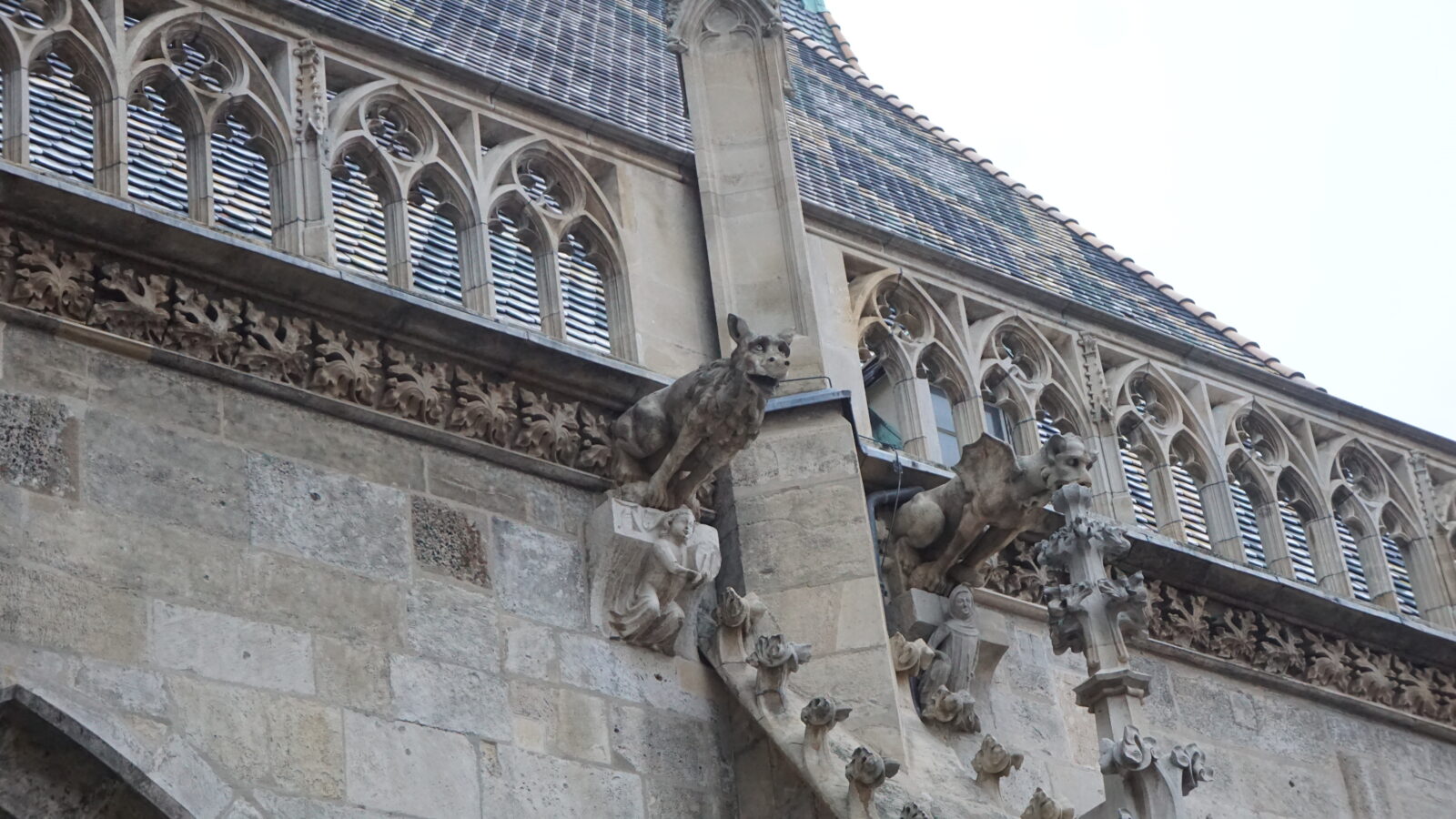 Fassade / Maßwerk mit Kreuzblume Wasserspeier · Rechte: Archiv der Dombauhütte St.Stephan