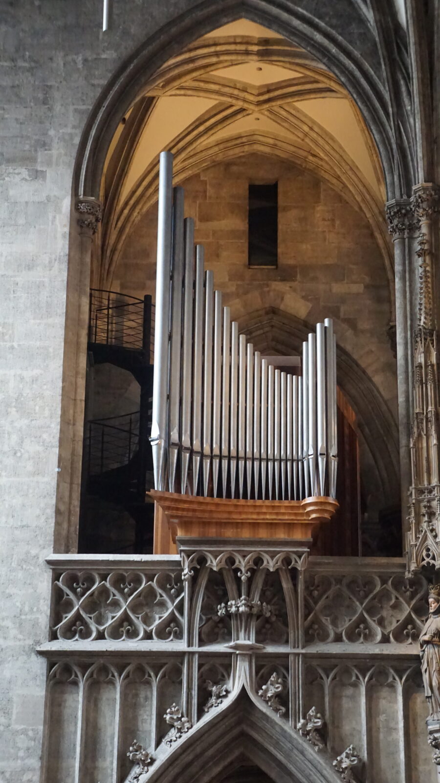 Orgelempore mit Orgel · Rechte: Archiv der Dombauhütte St.Stephan