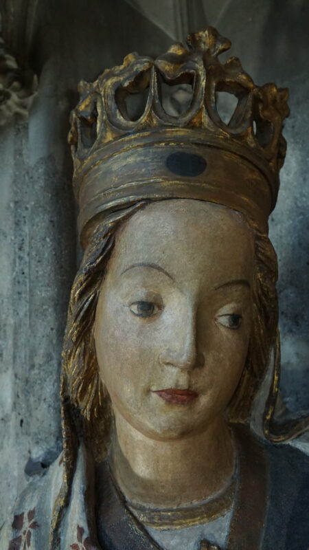 Schutzmantelmadonna/Kopf mit Krone · Rechte: Archiv der DBH
