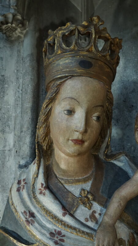 Schutzmantelmadonna/Kopf mit Krone · Rechte: Archiv der DBH