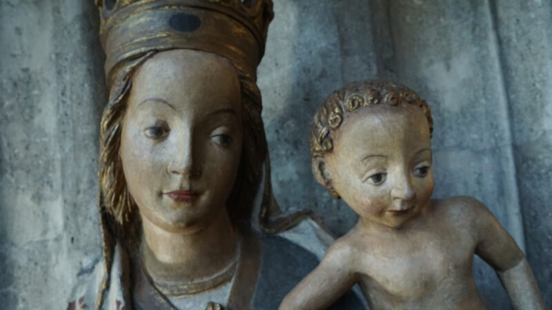 Schutzmantelmadonna/Kind-Kopf · Rechte: Archiv der DBH