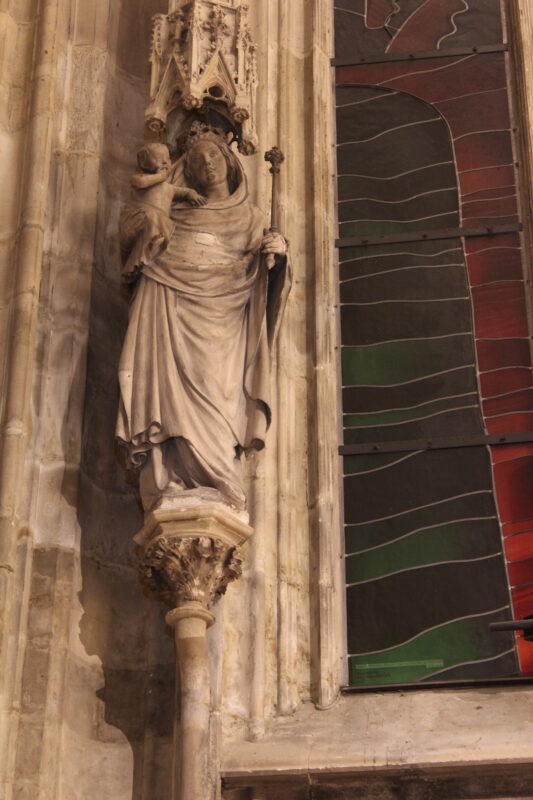 Statue Muttergottes · Rechte: Archiv der DBH