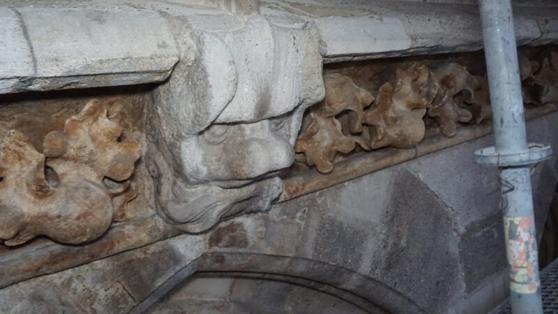 Fassade Fries mit Maskaron · Rechte: Archiv der Dombauhütte St.Stephan