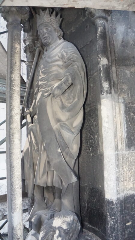 Fassade / Baldachin mit Statue/Kopie Herzog Albrecht II. · Rechte: Archiv der Dombauhütte St.Stephan